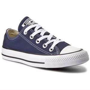 Navy blue low top converse